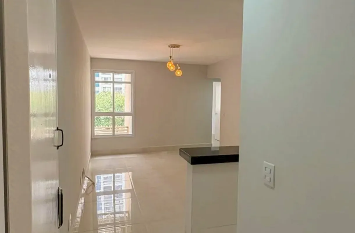 Apartamento recÃ©m-reformado com 03 quartos, sendo 01 suÃ­te, sala e cozinha int...