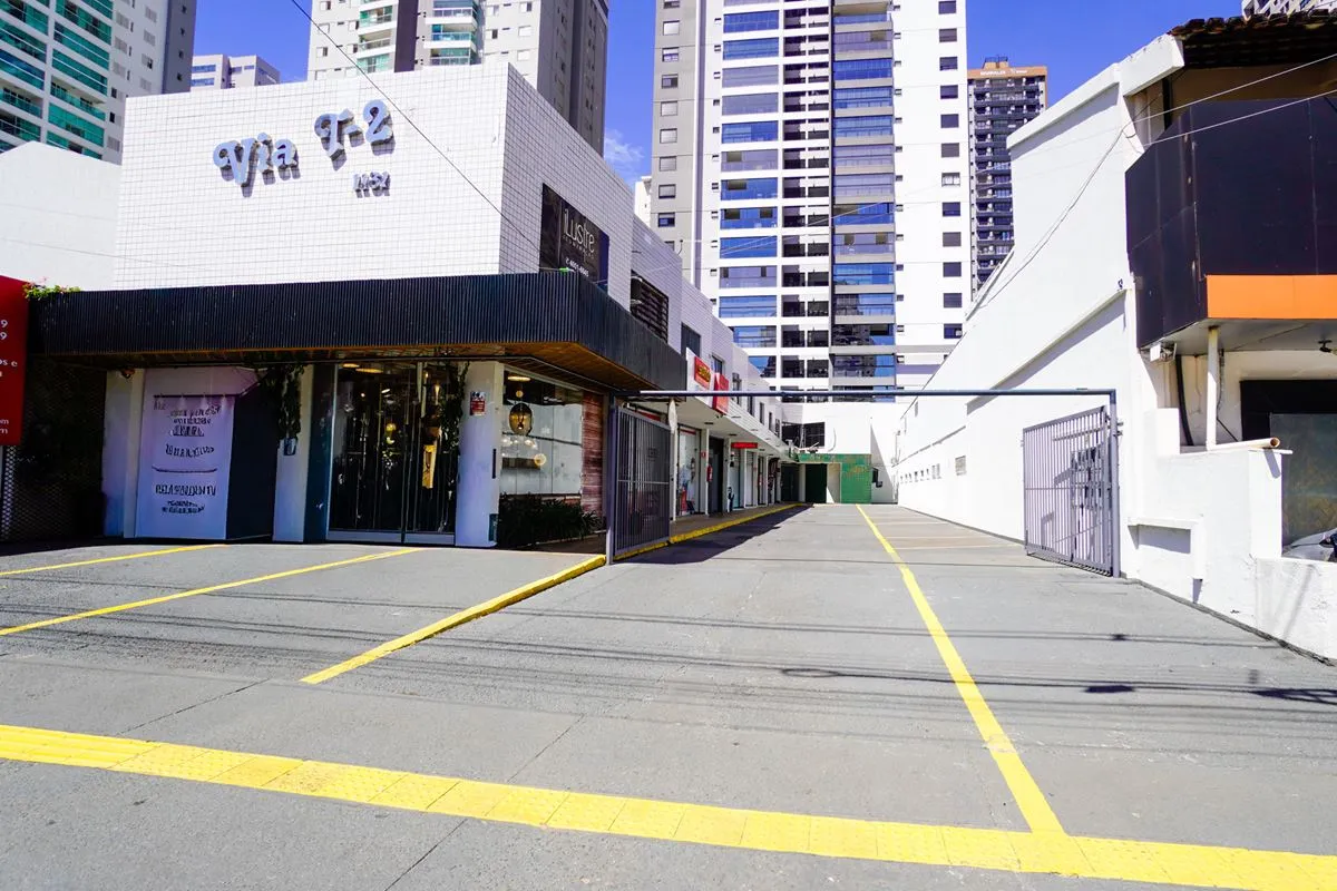 SALA COMERCIAL, LOJA 05 NA GALERIA VIA T-02 COM 50,40M2, BANHEIRO, MEZANINO E ES...