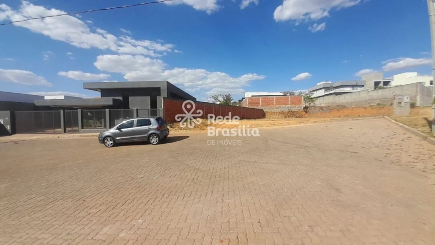 Oportunidade!Localizado na Quadra 200, esse lote é plano.- Lote/ Terreno 750 m² ...