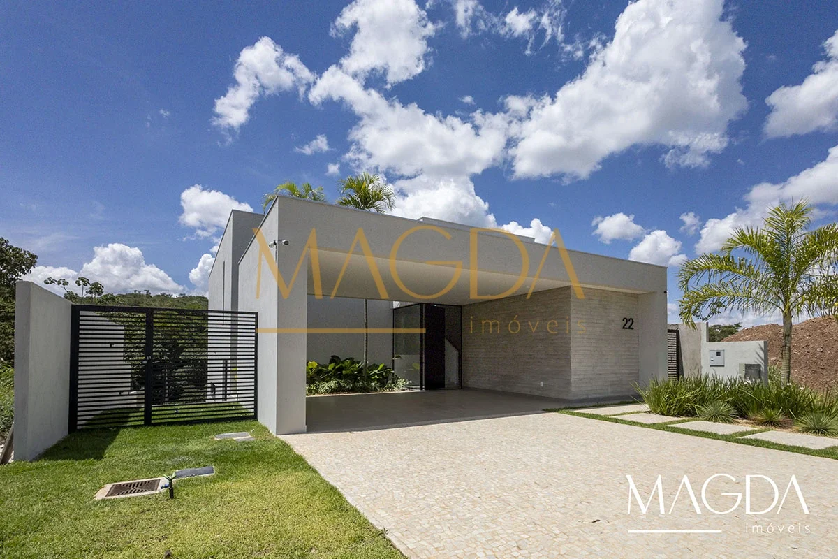 Casa de Alto Padrão no Condomínio Quatro Estações com 4 suítes e Lazer Completo ...