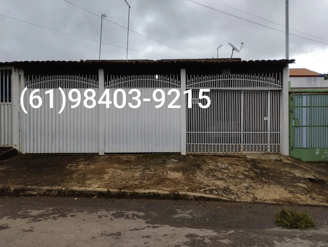 Casa com 3 qts sendo um suíte, sala, copa, cozinha, banheiro social, área de ser...