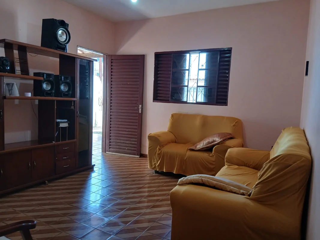 Vendo Casa na Nova ColinaSala amplasendo 3 quartos, 1 suítecozinha e dois banhei...