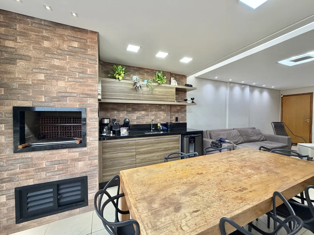 À venda no Setor Bueno, abaixo da Avenida T-7Apartamento MOBILIADO 3 Suítes (2 a...