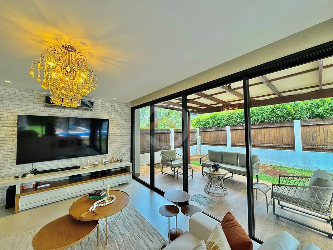 Sobrado no portal do Sol 2 e quintal grande .Sobrado de Esquina , 3 quartos send...