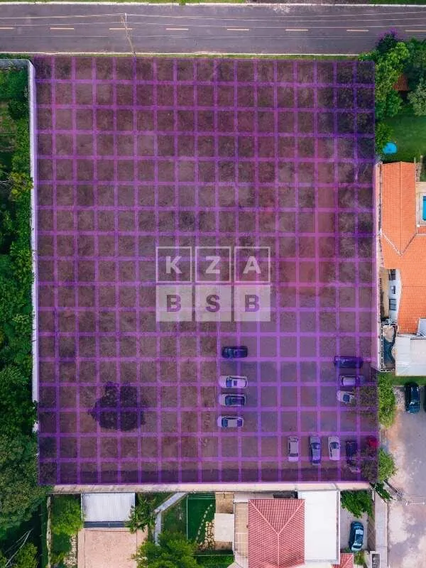 Lote exclusivo com 3.150 m² de área total, localizado em ponta de quadra, em reg...