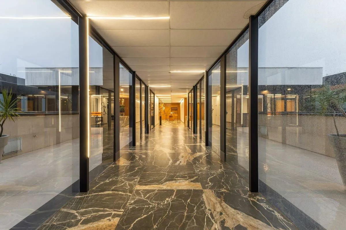 No ponto mais nobre do setor corporativo da capital, dentro do consagrado Centro...
