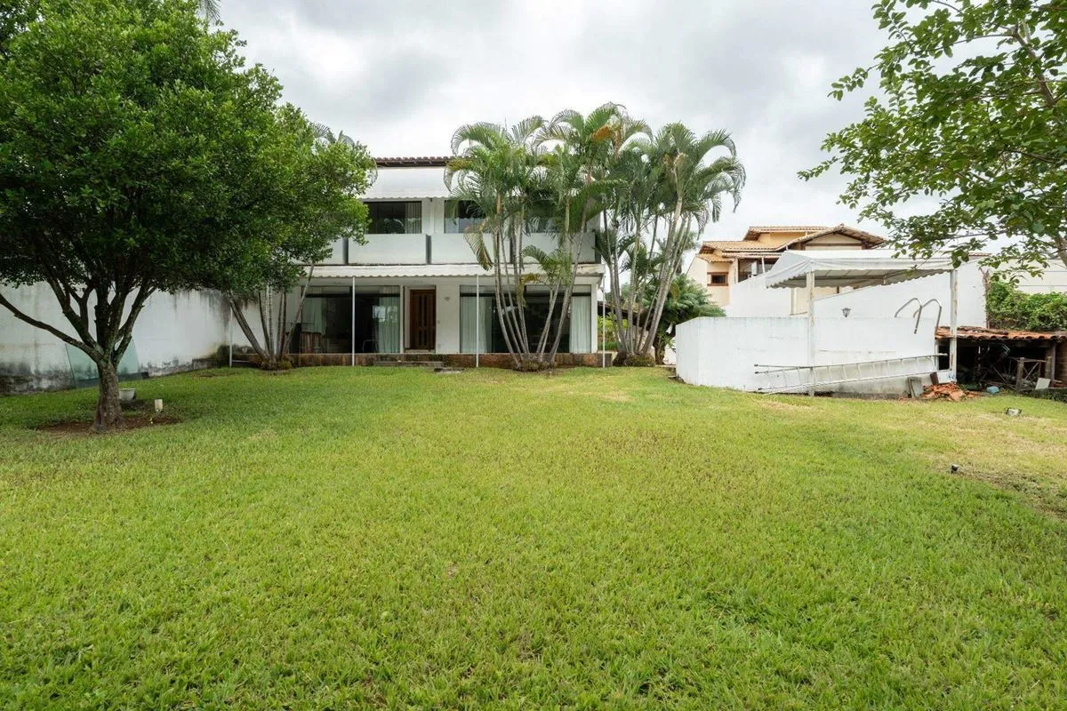 Viver no Lago Sul é acordar com ruas arborizadas, silêncio elegante, segurança e...