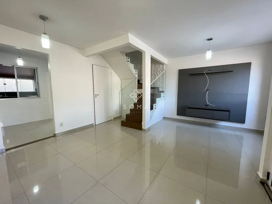 CASA MODERNA COM 3 QUARTOS (1 SUÍTE) – EXCELENTE LOCALIZAÇÃOExcelente casa dispo...