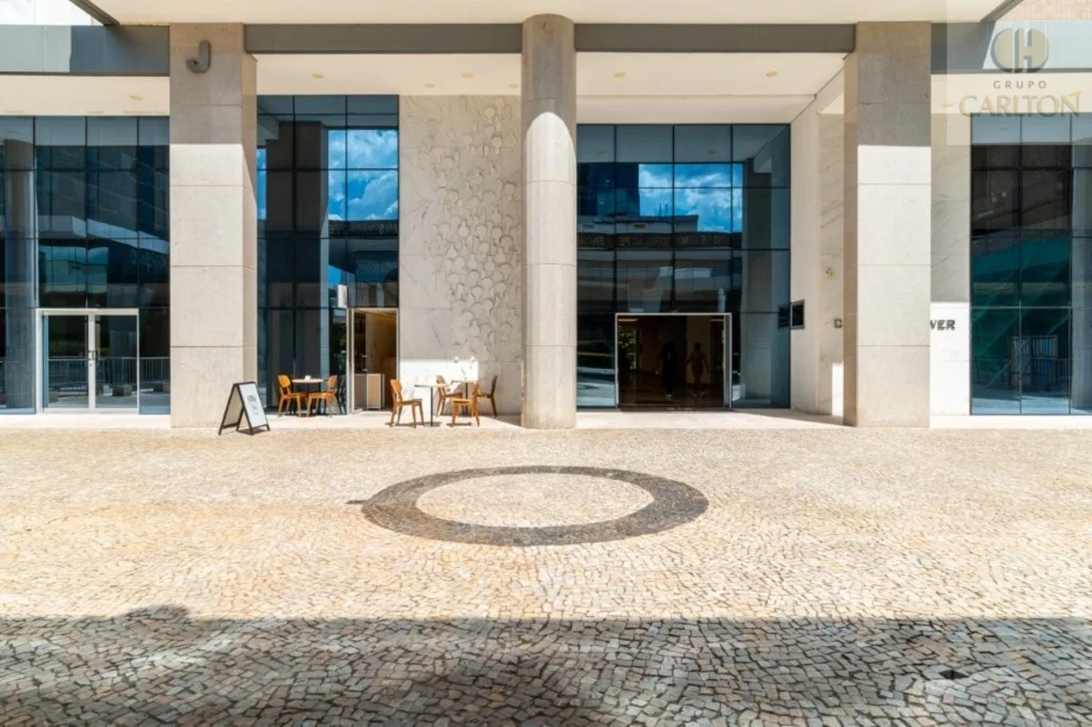 Oportunidade rara no Carlton Tower, um dos edifícios comerciais mais sofisticado...