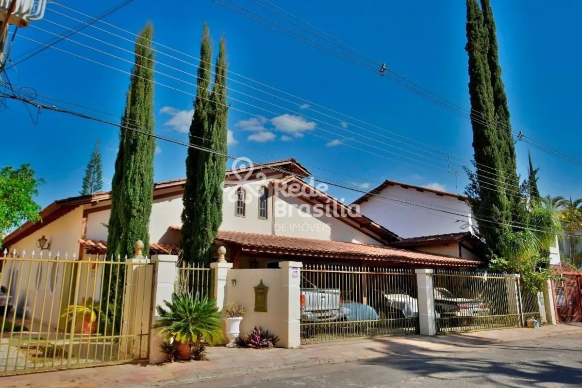 SHIS QI 05 Conjunto 06 Lago Sul DESCRIÇÃO: Excelente casa térrea localizada em u...