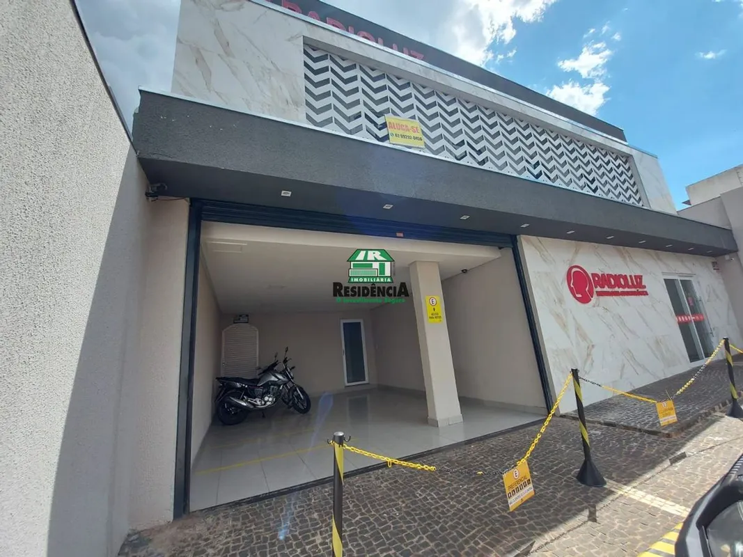 -Escadas.-Ótima localização.-Pintura nova.-Não possuem estacionamento.-estudamos...