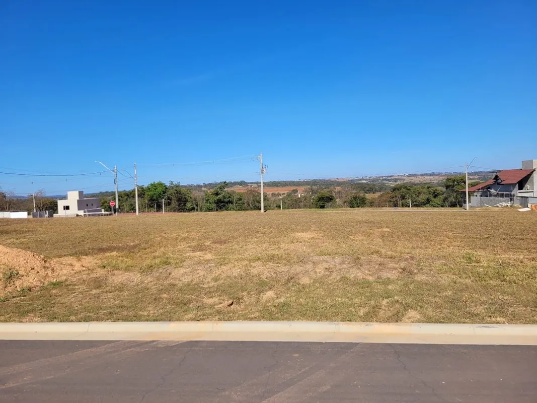 LOTE JARDINS CAPRILOCALIZADO EM SENADOR CANEDOLOTE PLANO 278M2CONDOMÍNIO COM LAZ...