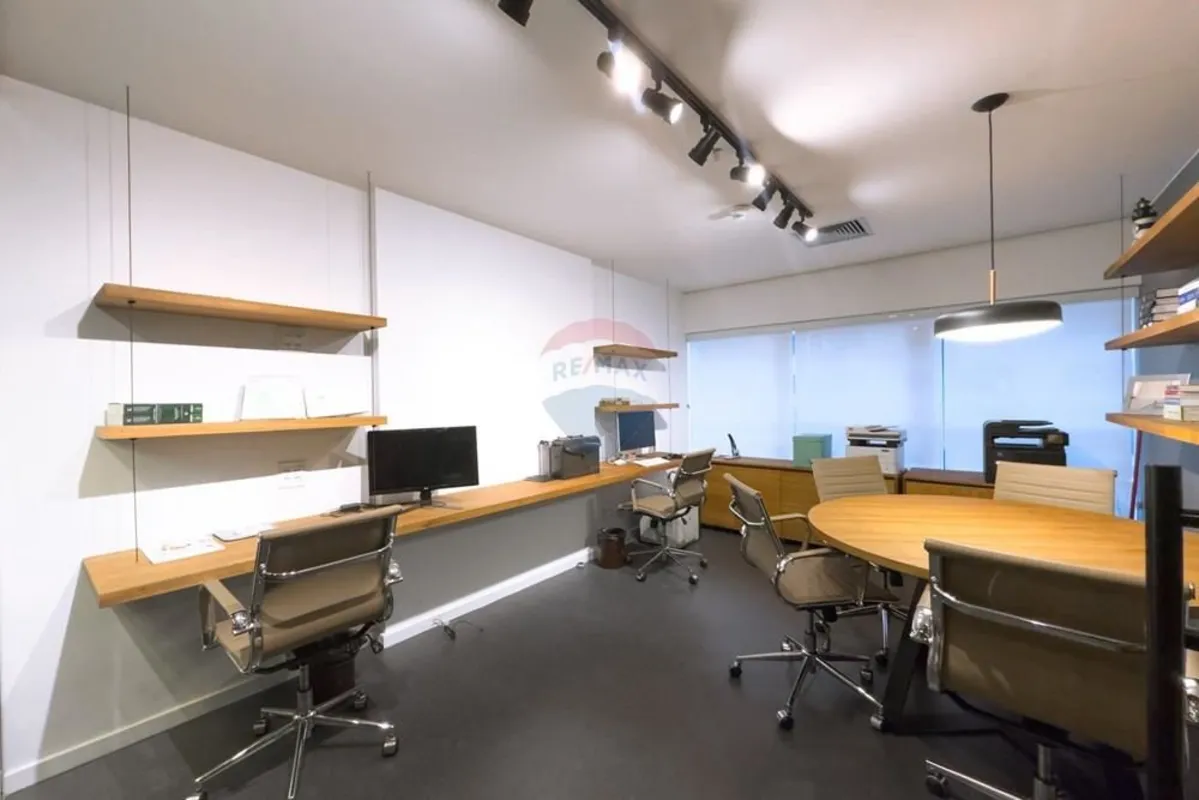 Localizada em uma das regiões mais estratégicas de Brasília, esta sala comercial...