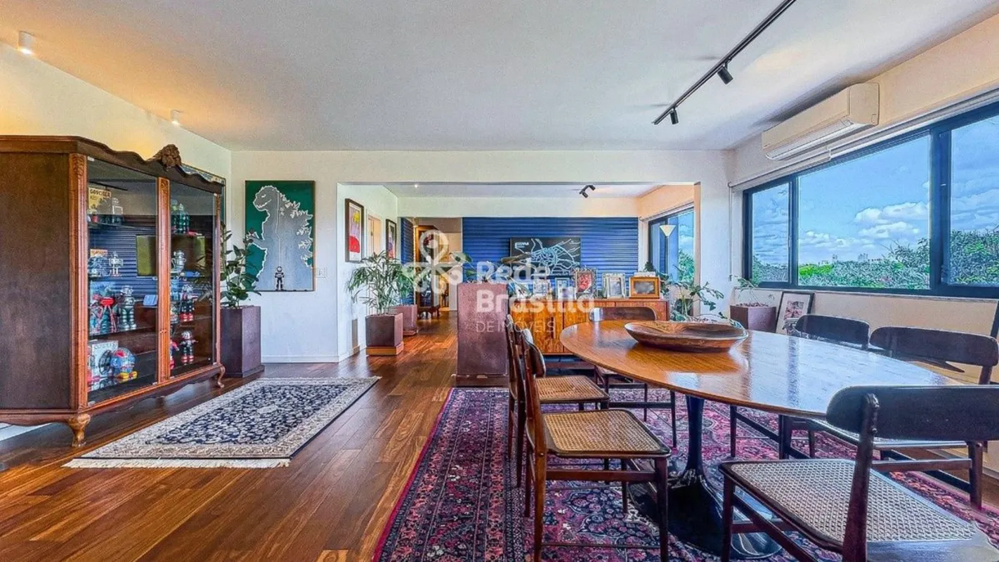 SQS 211, Asa Sul, Brasília, DFApresento este sofisticado apartamento no 5º andar...