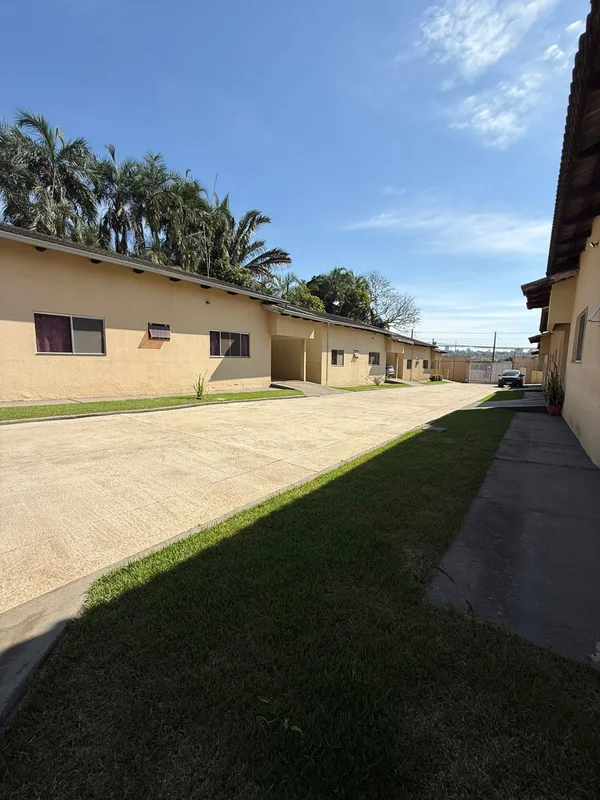 CASA Em Condomínio Fechado com 3 Quartos Amplos 1 Sendo Suíte -Cozinha grande es...