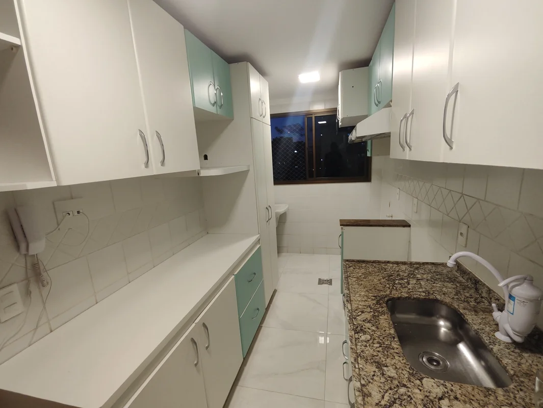 Alugo apartamento de 2 quartos em águas claras, com armários e lazer.1 vaga cobe...