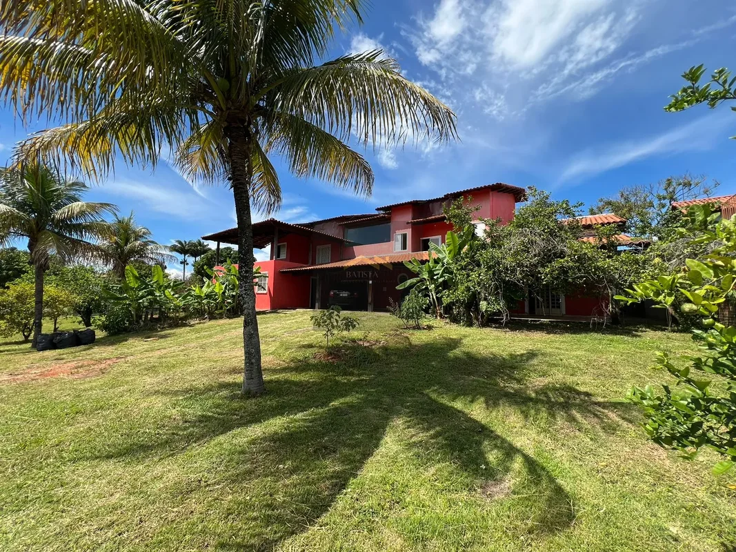 Batista Soluções Imobiliárias vendeExcelente casa localizada na 27 do Park Way, ...