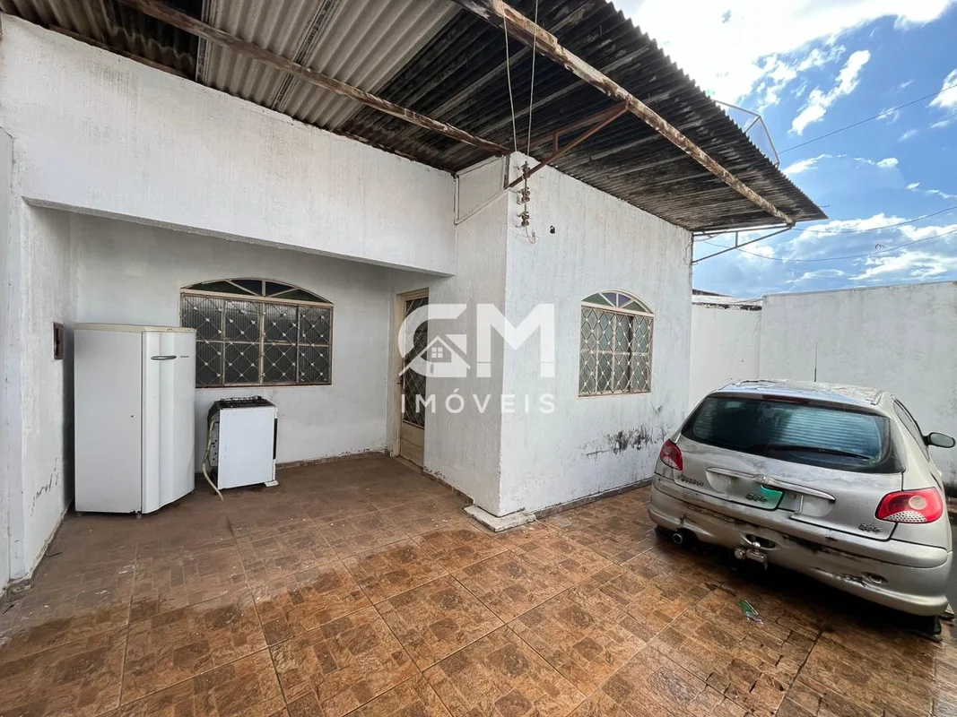 AR 05, próximo à feira de Sobradinho II. Casa na laje com estrutura preparada pa...