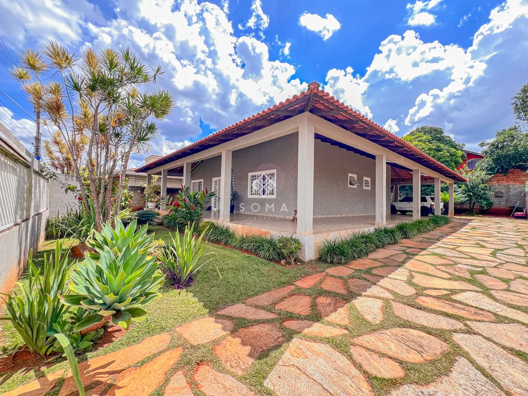 ESPECIFICAÇÕES DA CASA:- Sala ampla para dois ambientes- Lavabo- Cozinha com ban...