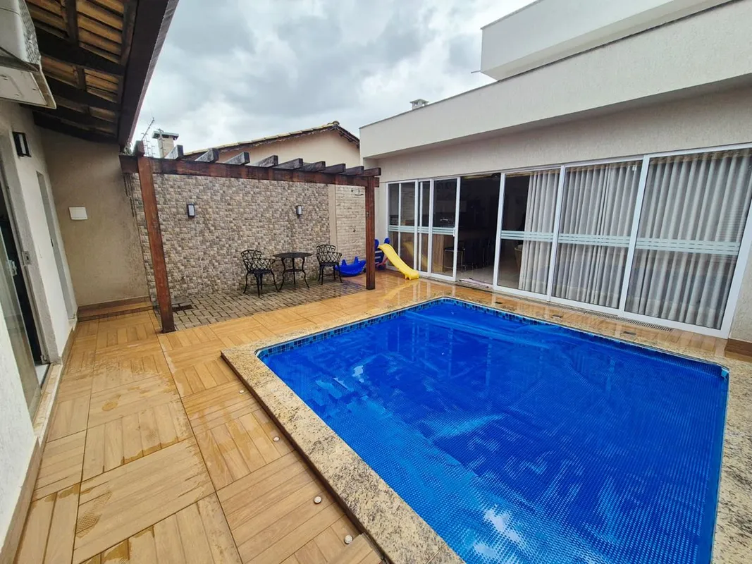 Casa Alto Padrão – Conforto, Lazer e Energia SolarCasa com 180 m² de área constr...