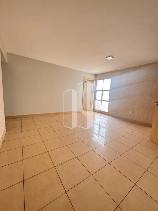 Apartamento amplo e confortável, localizado em região privilegiada, próximo ao P...