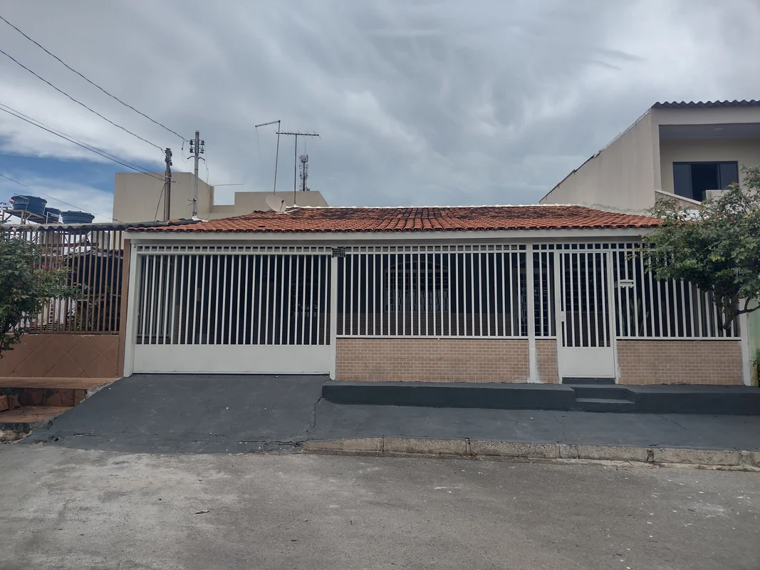 RR SANTOS ESCRITÓRIO IMOBILIÁRIO DISPONIBILIZA ÓTIMA CASA, NA QUADRA 108 CANTO D...