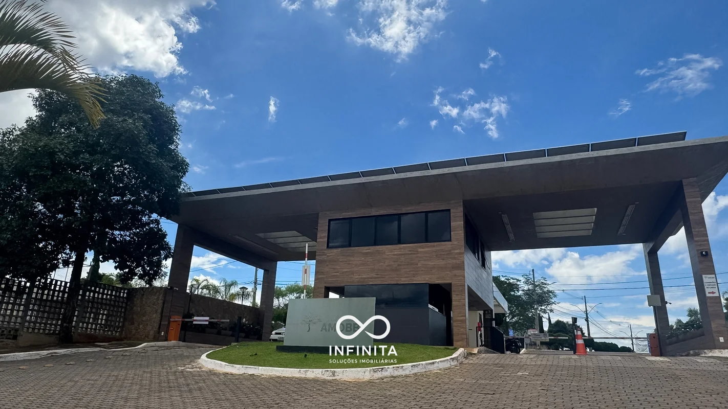 Localizado em condomínio fechado e regularizado.Infra estrutura 100% pronta.Port...