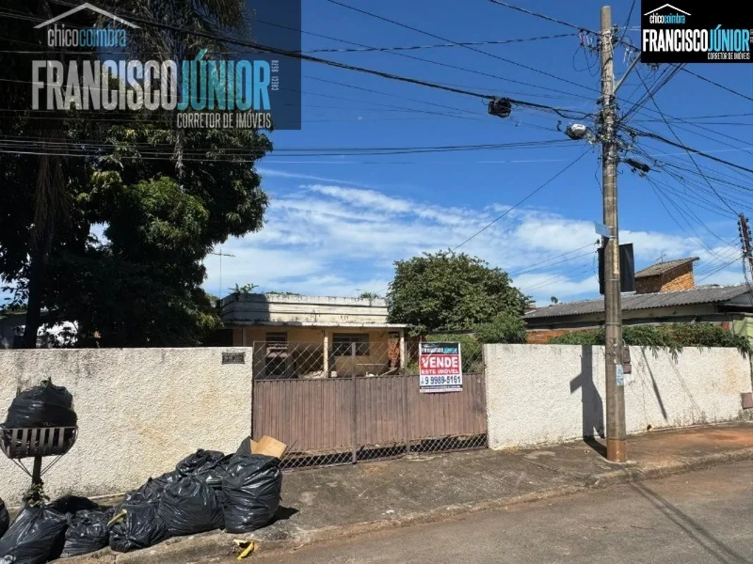 SETOR COIMBRALOTE com 450 m² (15 x 30)Contendo umaCASA ANTIGA com 04 Quartos (se...