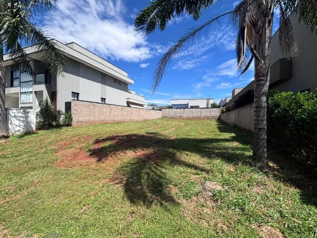HENRIQUE: 9 8 1 9 8-4 2 4 0 (whatsapp) Excelente Terreno Plano e Nascente na Rua...
