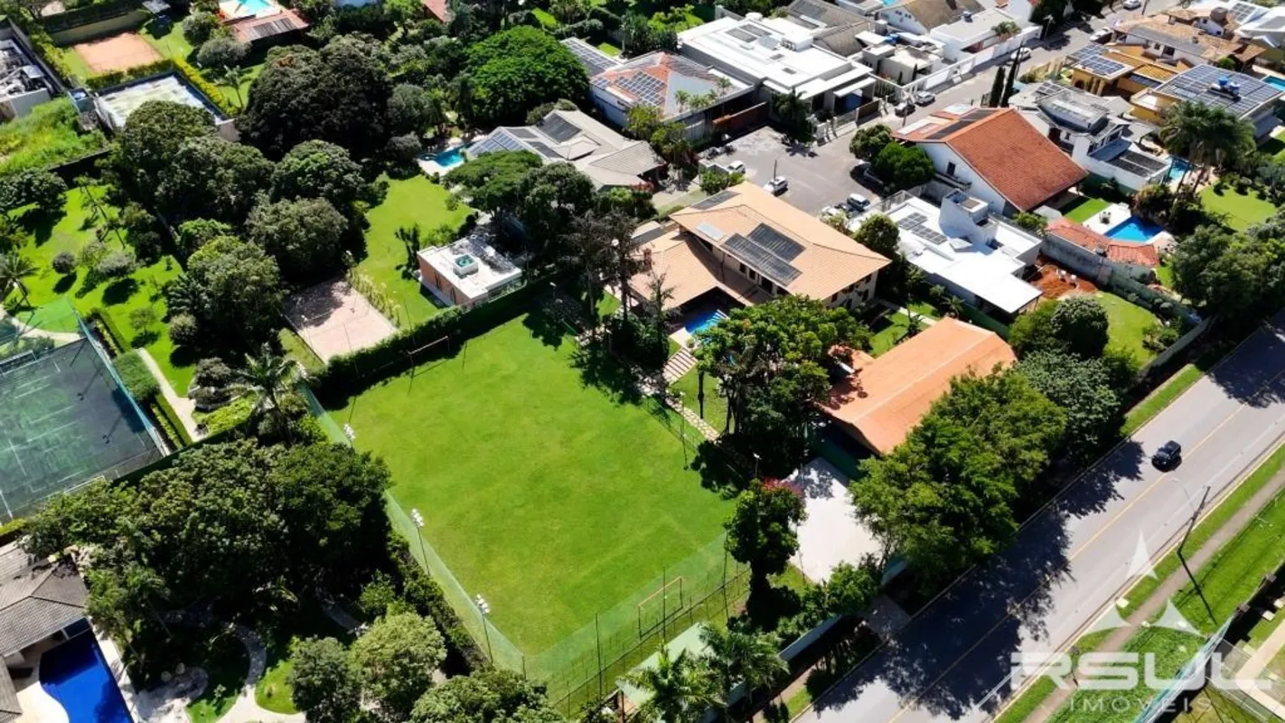 São 4.000 m² de terreno na QI 15 do Lago Sul!Localizado na SHIS QI 15, este excl...