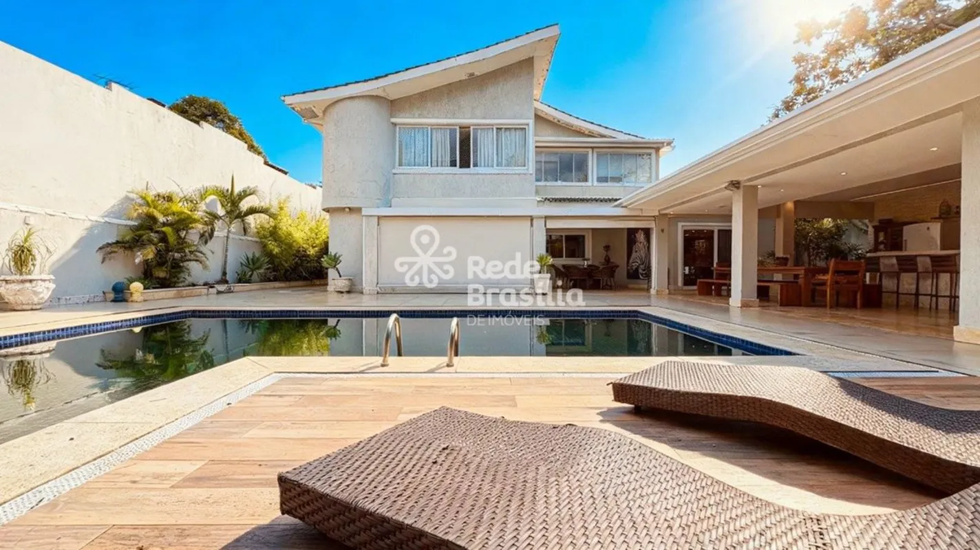 SHIN QI 11 - Lago NorteSe você busca uma casa de alto padrão no Lago Norte (SHIN...