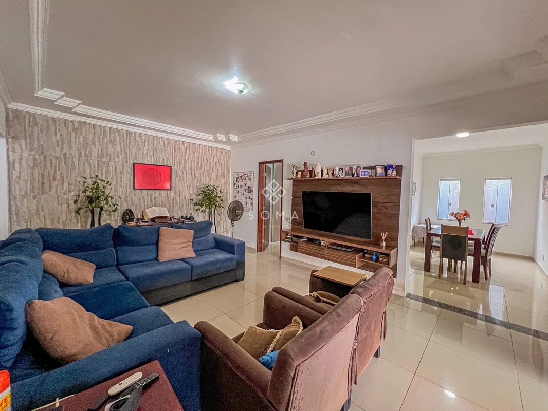 ESPECIFICAÇÕES DA CASA:- Sala ampla e arejada - Cozinha com bancada em granito, ...