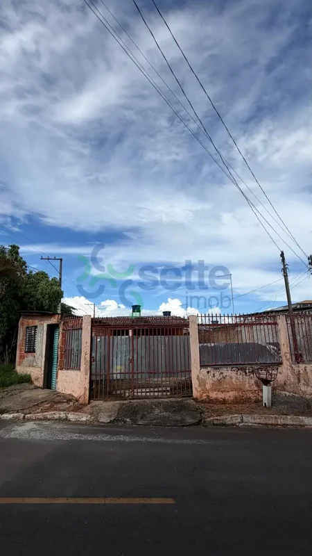 Lote de esquina com casa – Rua 1, Vila TelebrasíliaExcelente oportunidade para m...