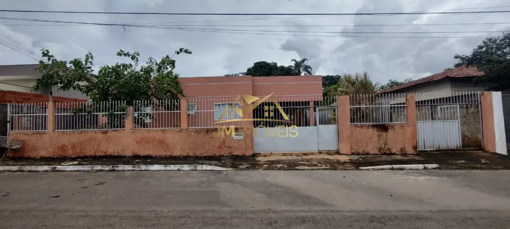 Casa com Edícula e Amplo Terreno – 1.000 m²Excelente imóvel com muito espaço e g...