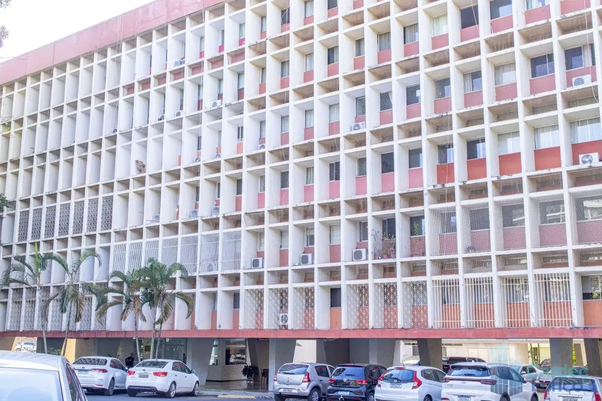 Raridade na Asa SulApartamento de 90m²São 2 qts + DCEMeio de quadra 3º andarSem ...