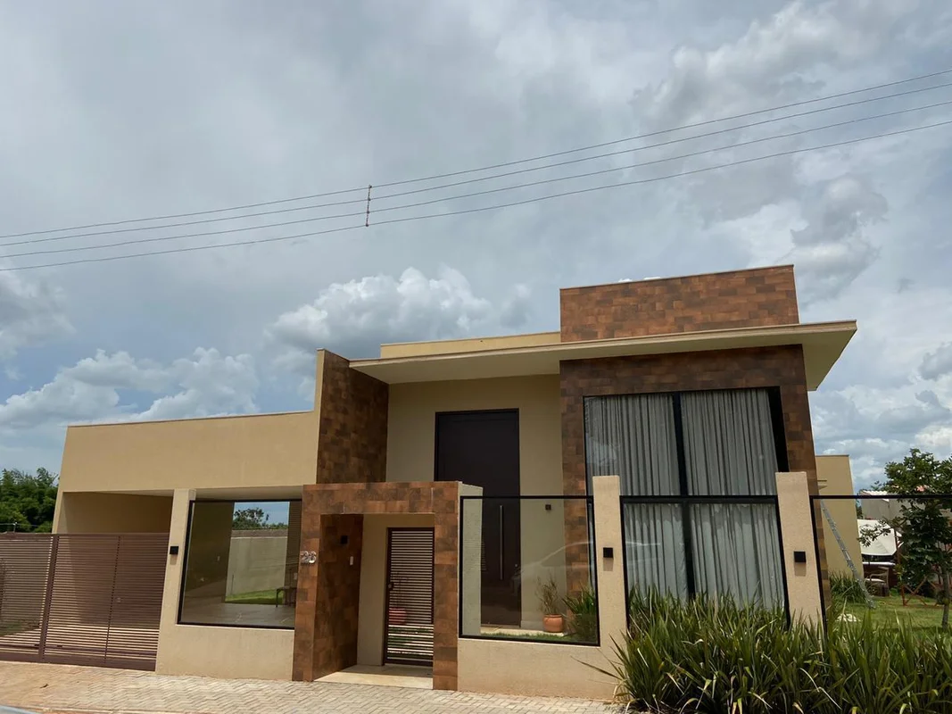 CONDOMÍNIO PRIVE MORADA SUL ETAPA CCASA COM 3 SUÍTESSENDO A SUÍTE MASTER COM CLO...