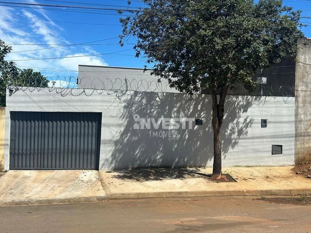 LOCALIZAÇÃO:Em localização estratégica, próximo à BR-153, facilitando o deslocam...