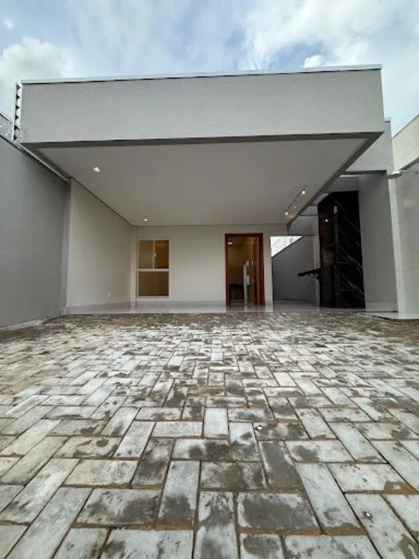 Terreno: 180 m² Área construída: 109 m² Frente para o sul Características do imó...