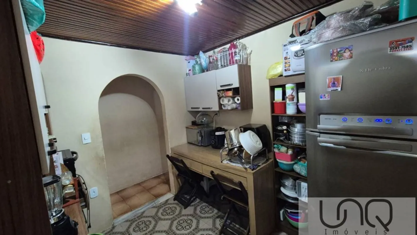 UNQ VENDECasa na Quadra 2 ao lado da 13? delegacia localização excelente03 quart...