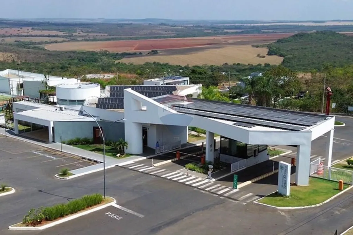 Uma oportunidade rara no prestigiado Condomínio Reserva Santa Mônica.Localizado ...