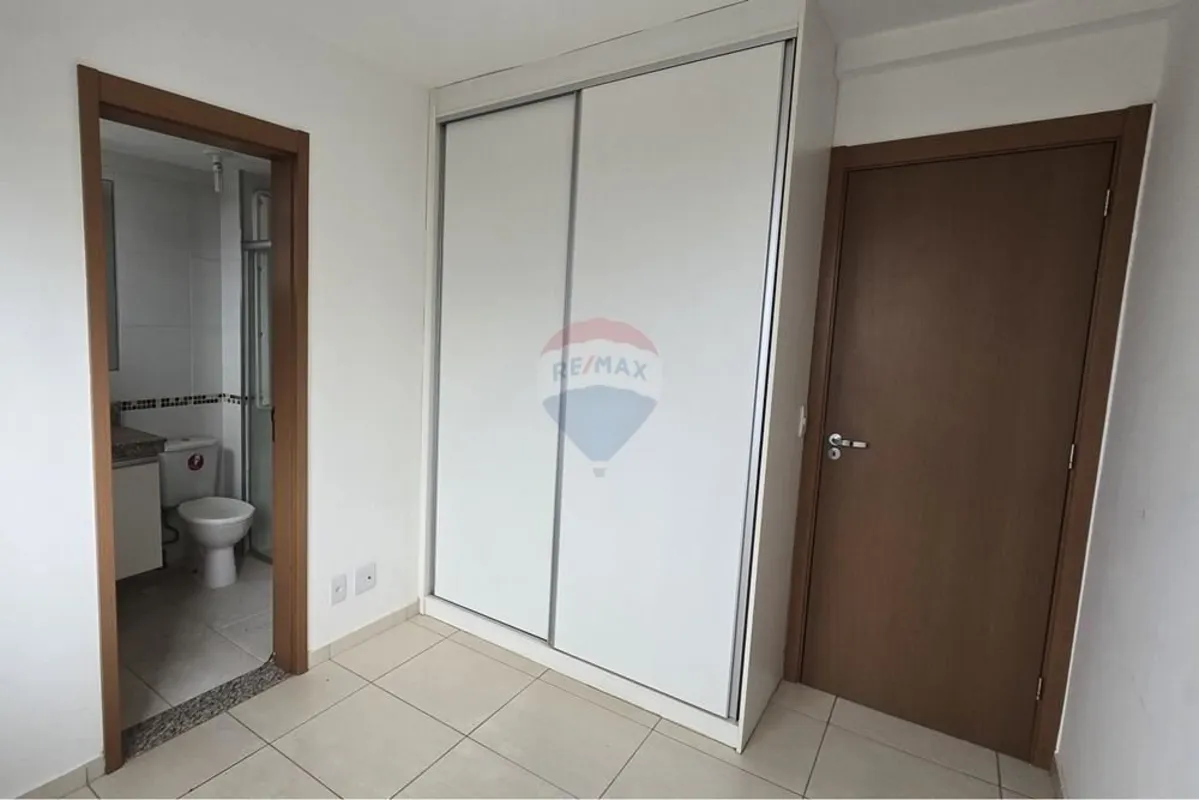 Apartamento com 3 dormitórios, sendo uma suíte, repleto de armários planejados, ...