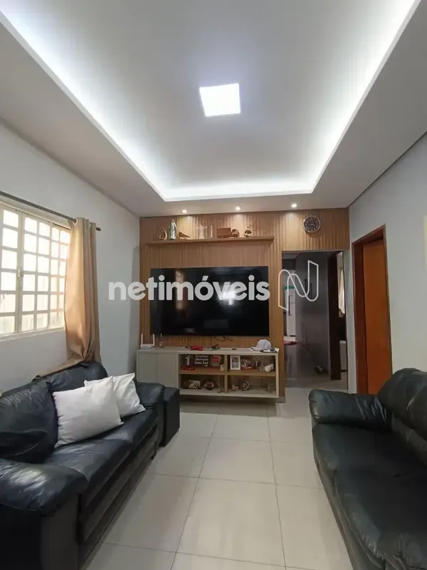 QN 206 - Logo atrás do Banco BRB; - São 3 quartos bem distribuídos, garantindo p...