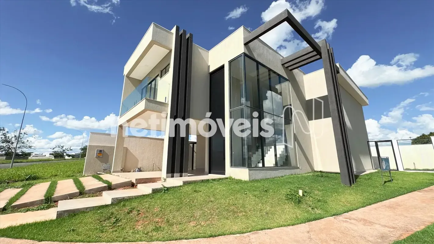 CASA NOVA DE ALTO PADRÃO – CONDOMÍNIO DAMHA I - CASA DE CAMPO Apresentamos uma b...