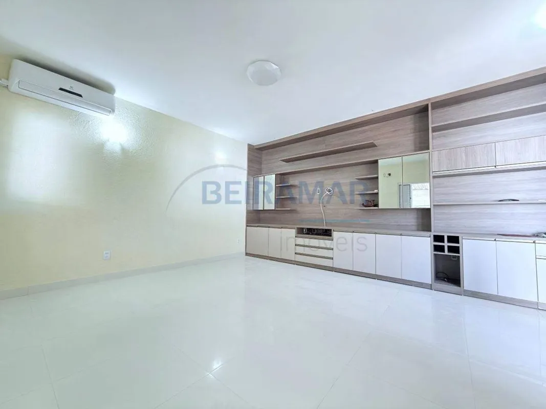 Conforto, segurança e espaço de sobra para a sua família em uma localização priv...