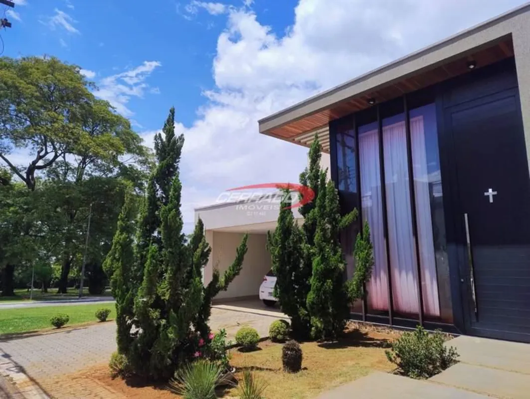 CASA 3 SUITES PLENAS UMA MASTER, SALA COM PE DIREITO DUPLO, ARES CONDICIONADO, S...