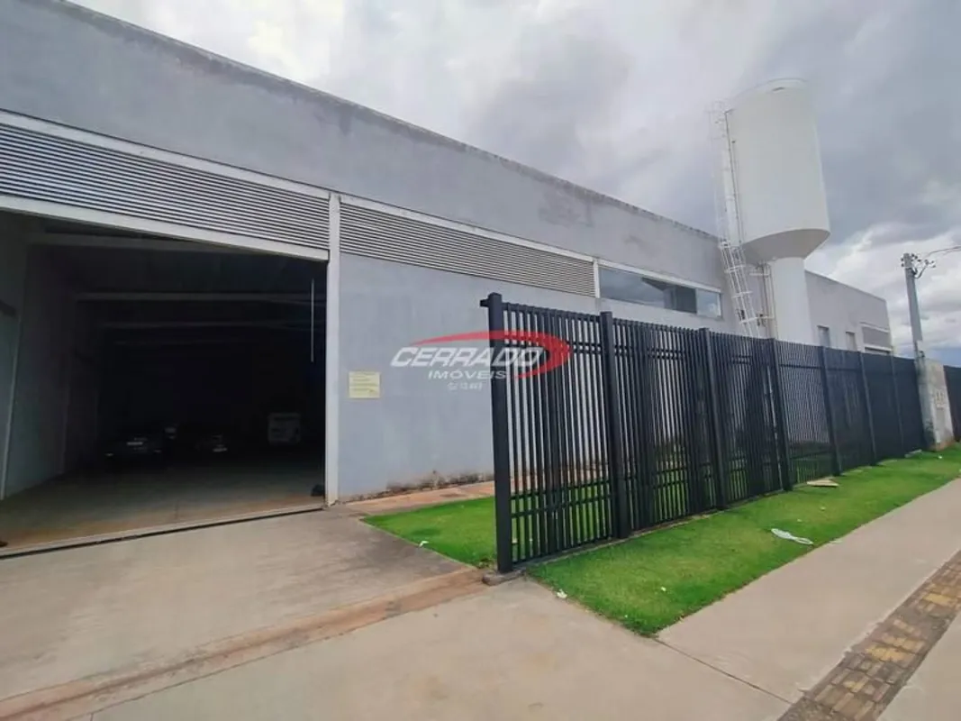 Galpão com 1.392,61 , sendo 1.305.61m² de área livre + 87 m² vestiario e mezanin...