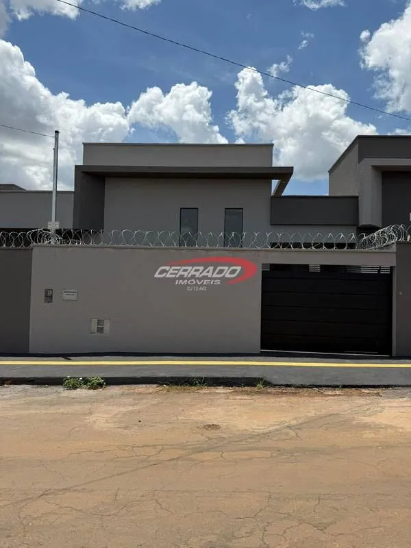 Descubra o prazer de viver em uma casa que une sofisticação e funcionalidade. Co...