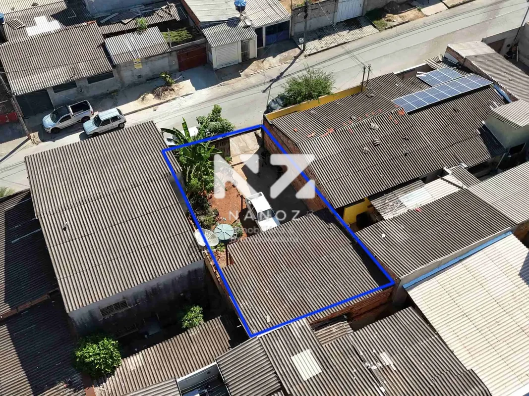 Descubra esta charmosa casa de 3 dormitórios, incluindo uma suíte, localizada na...