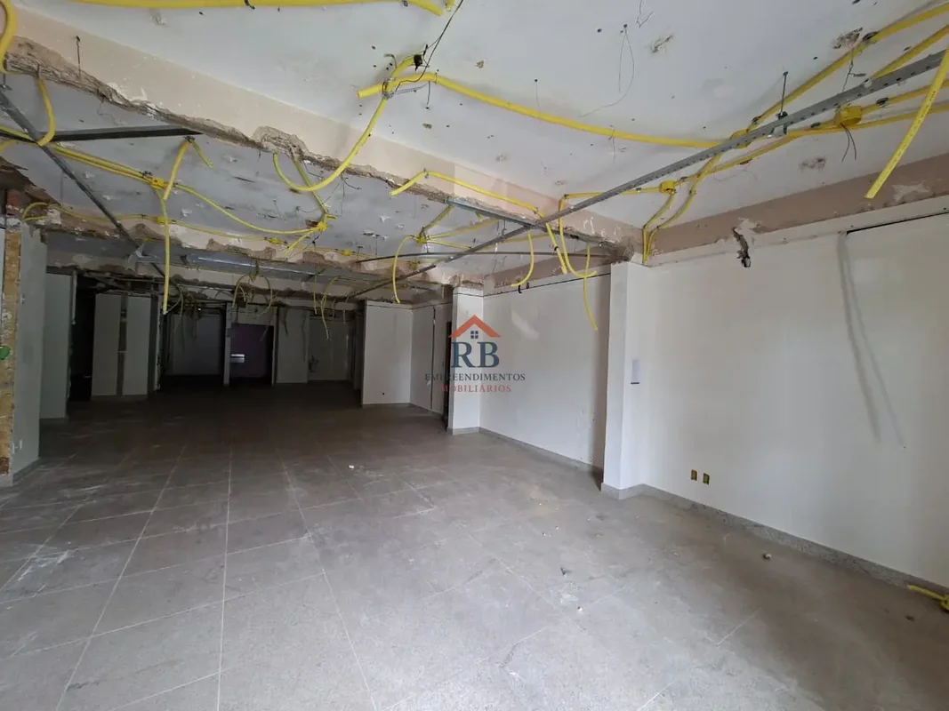 Loja comercial com área total de 262 m², localizada no Setor Comercial Norte – S...