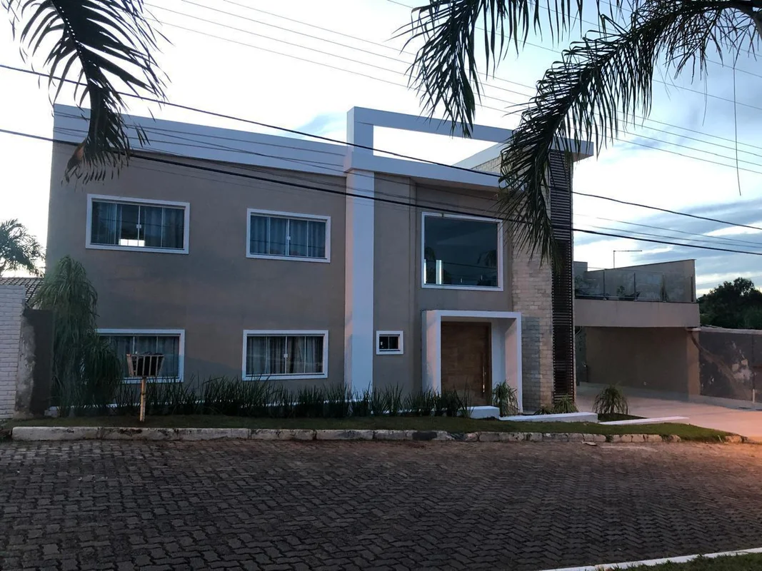 Descrição da casa ( área construída aproximadamente 600 m2 )* 3 Pavimentos sendo...